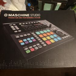 Native Instruments MASCHINE+ Standalone Groovebox and Sampler 