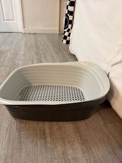 Cat litter box