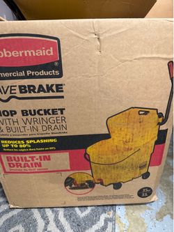 New in Box Rubbermaid Commercial WaveBrake 35-Qt Mop Bucket with Wringer & Drain