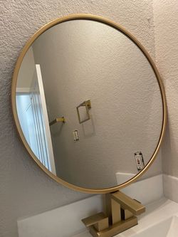 Round Mirror with Gold Frame