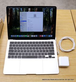 Apple MacBook Air Apple M3 chip 16GB RAM 256GB SSDS A3113
