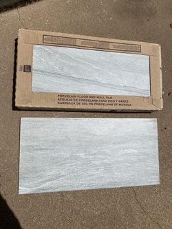 19 boxes. Porcelain tile. $10 a box Floor and wall tile.TCNA certified.8 tiles per box.