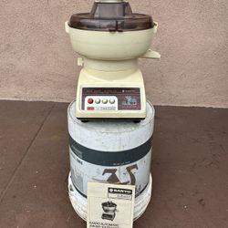 Automatic Extractor / Juicer  With Pulp Ejector  In Excellent Condition By Sanyo