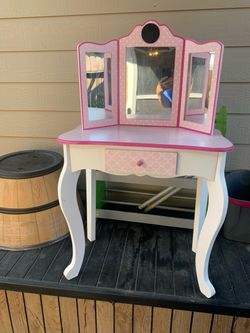 Selling As Is Kid’s Vanity Table Only. ( No Bench )