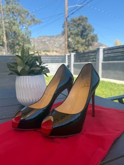 Christian Louboutin Very Privé Black Patent Leather Platform Pumps – Size 37.5