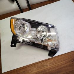 11-13 Jeep Grand Cherokee Headlight Assembly 