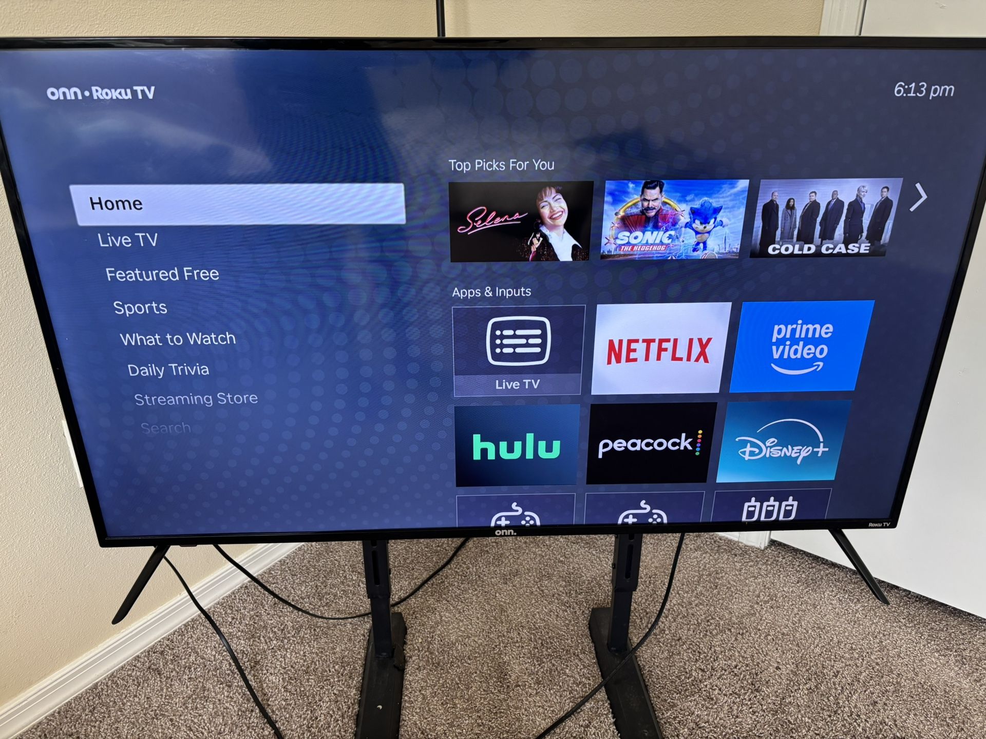 55 Inch Roku Smart TV/Stand
