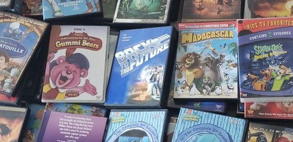 Family Dvd Collection 80+ Titles With Dvd/Blueray Player Included