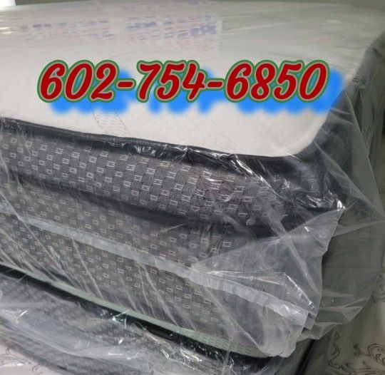 Queen Size Pillow Top Set / Cama / Colchones