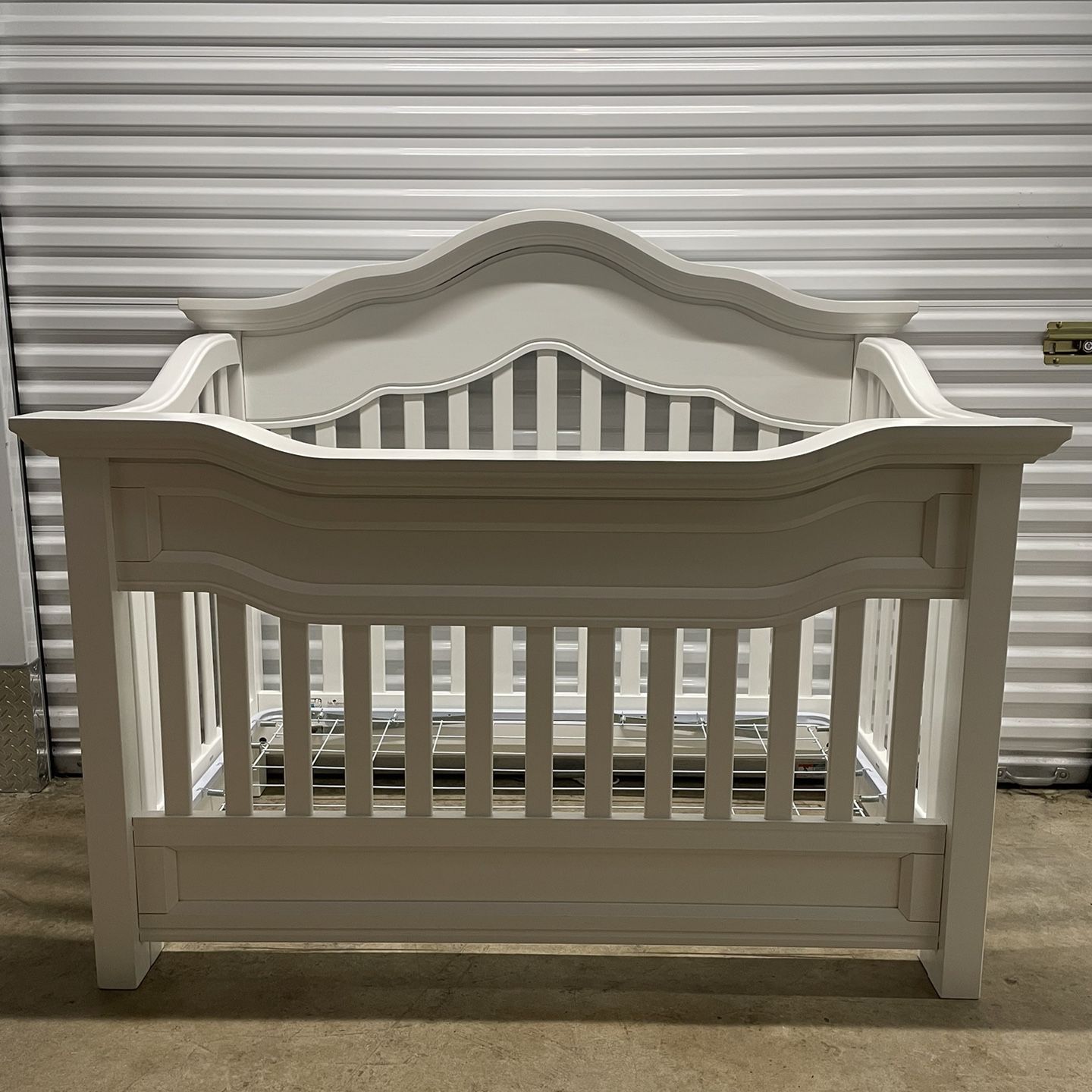 Baby Appleseed Millbury 3-in-1 Convertible Crib in Pure White With Toddler Rail 