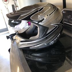 Motorcycle helmet