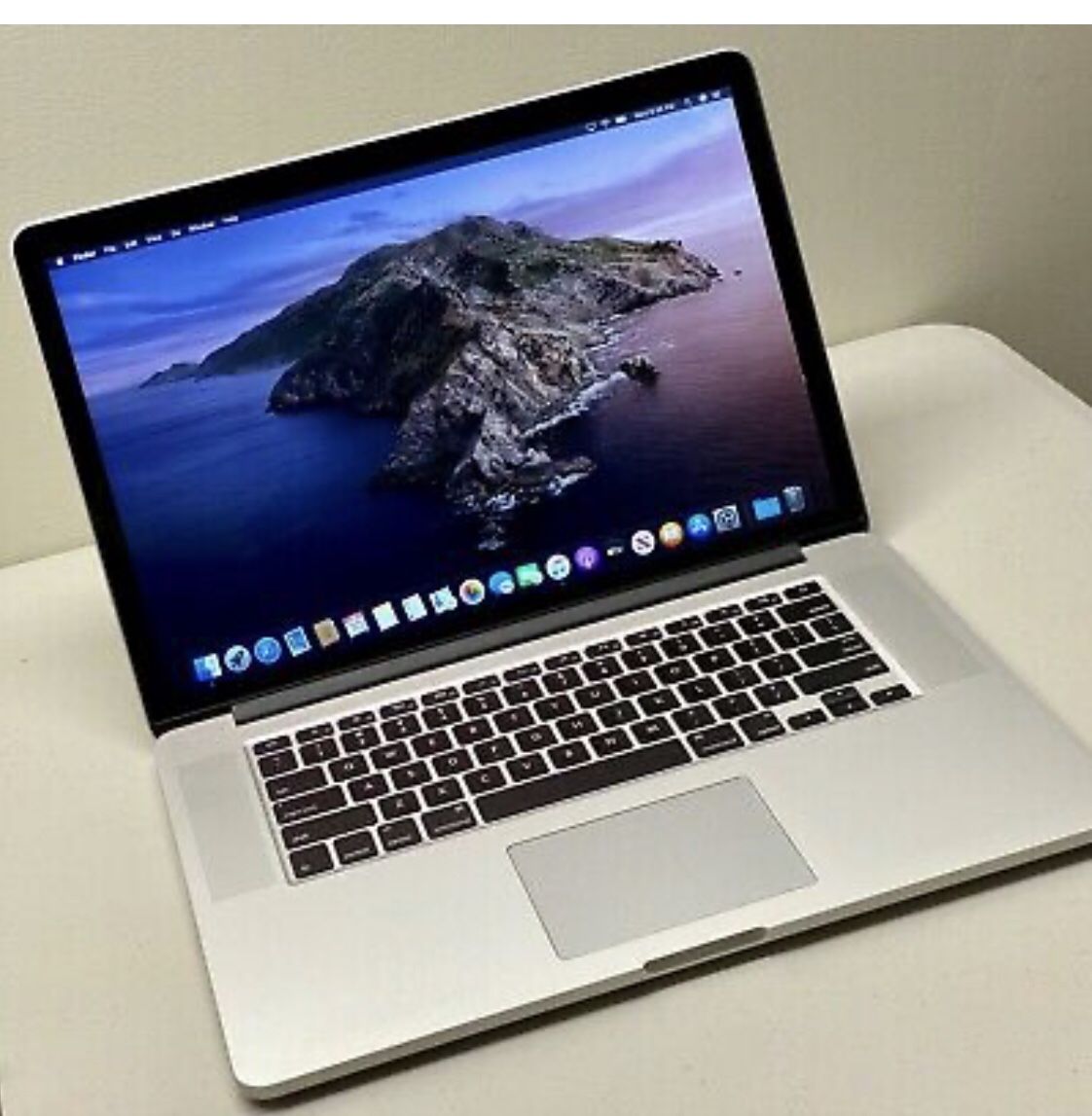 500 SSD hard drive, 16gigs ram Retina thin 4K MacBook Pro i7 15” like new with hdmi Its in excellent condition super fast with Charger no dent no