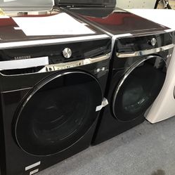 New Scratch And Dent Samsung Front Load Washer And Dryer Set. 1 year Warranty 