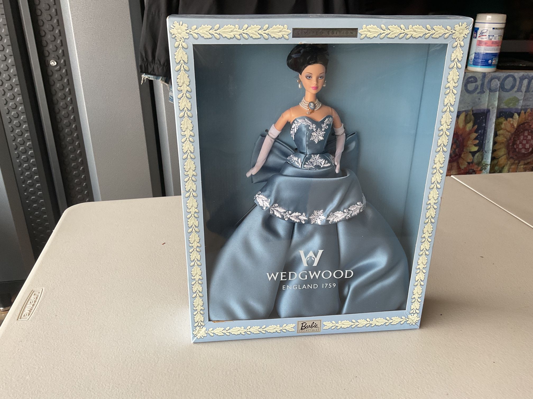 Vintage 1999 Wedgwood Barbie NRFB