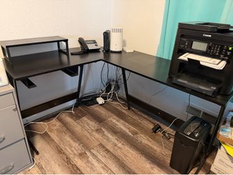 Computer desk