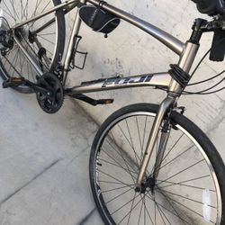 Fuji absolute 2.3 Bike