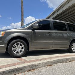 2010 Chrysler Town & Country