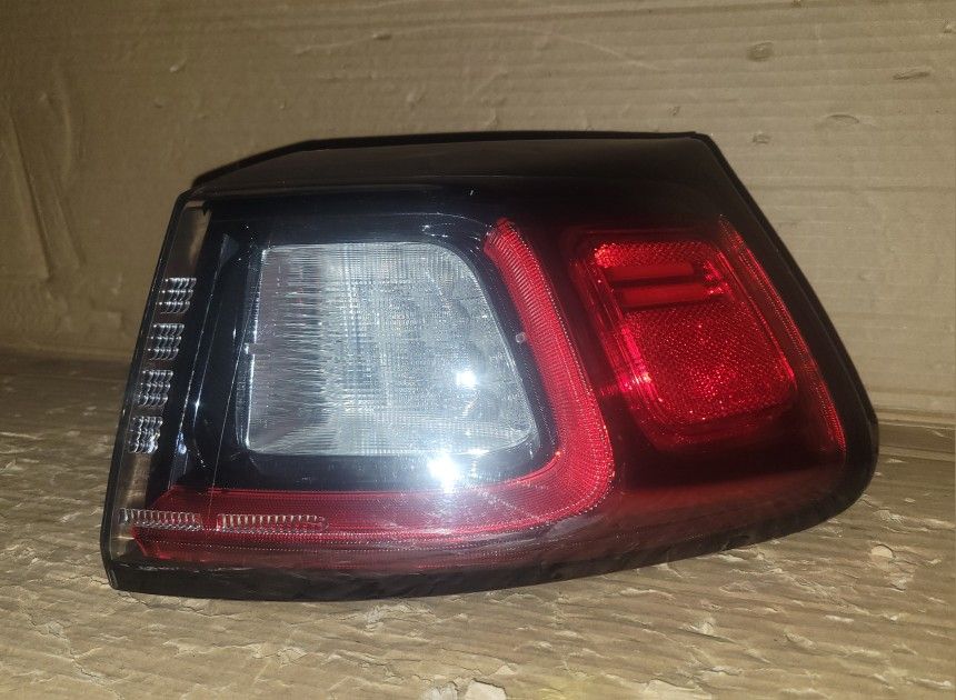 2019 2020 2021 2022 2023 JEEP Cherokee Right Outer Taillight LED OEM 