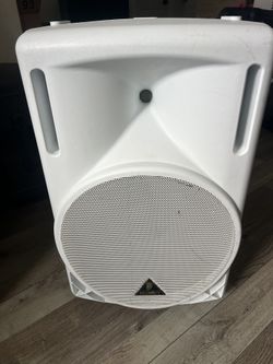 Behringer Eurolive B215A 