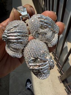 3 skulls moissanite pendent 925