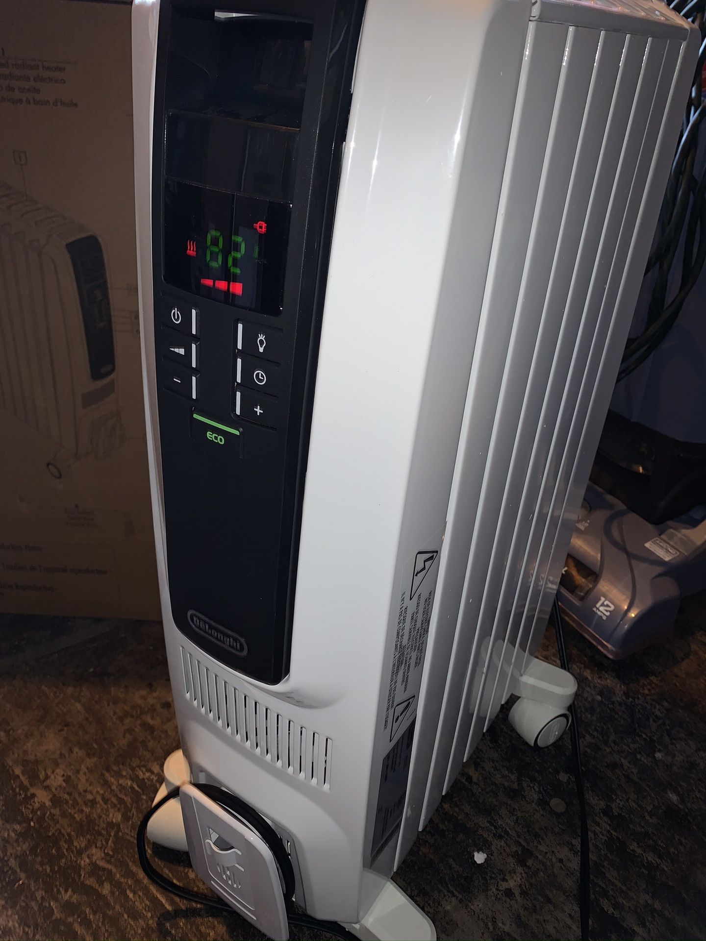 Delonghi high performance radiant portable heater with electronic control and digital Thermostat / like new excellent condition open box never used