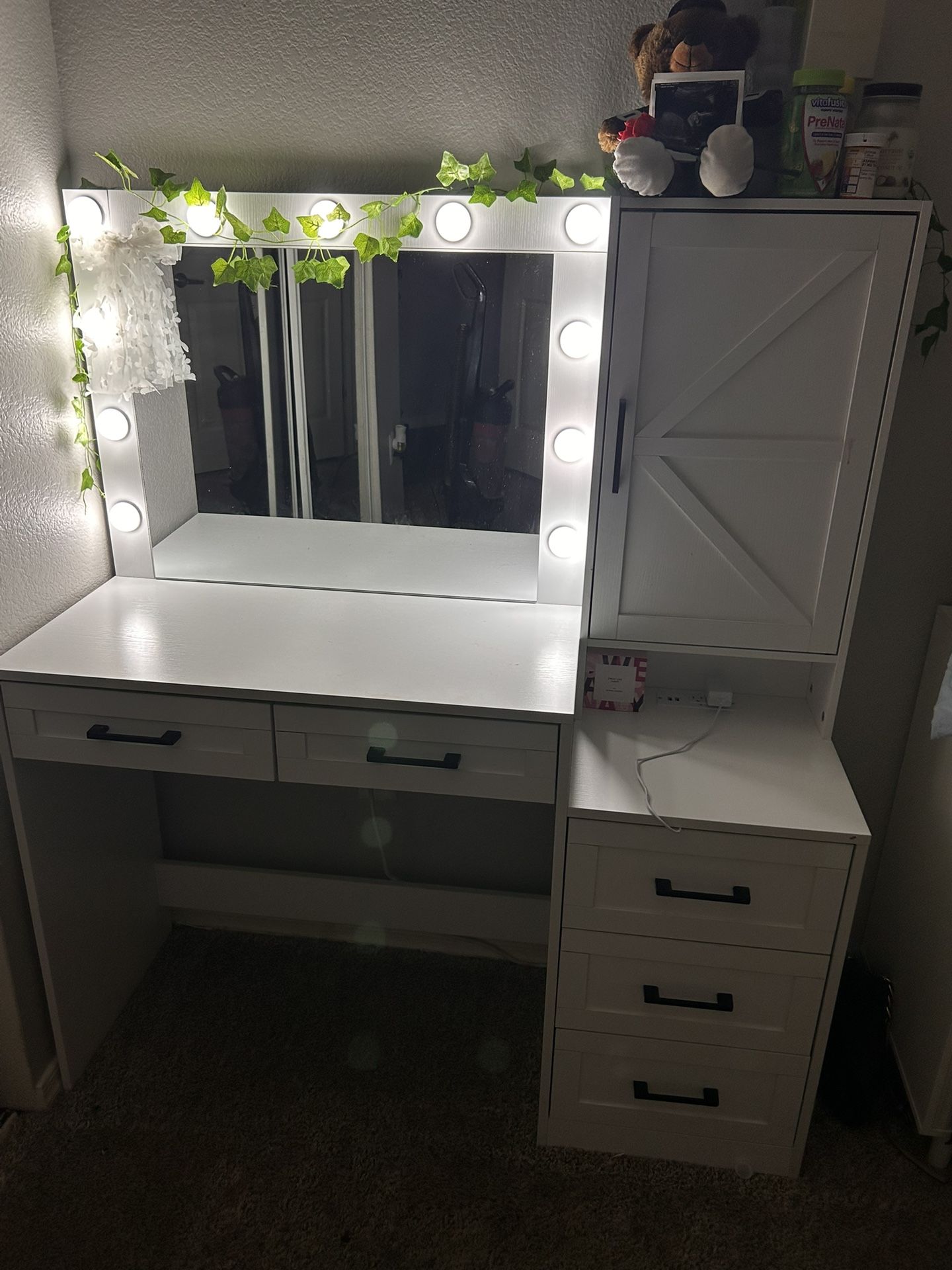 makeup vanity with lights and mirror - pickup