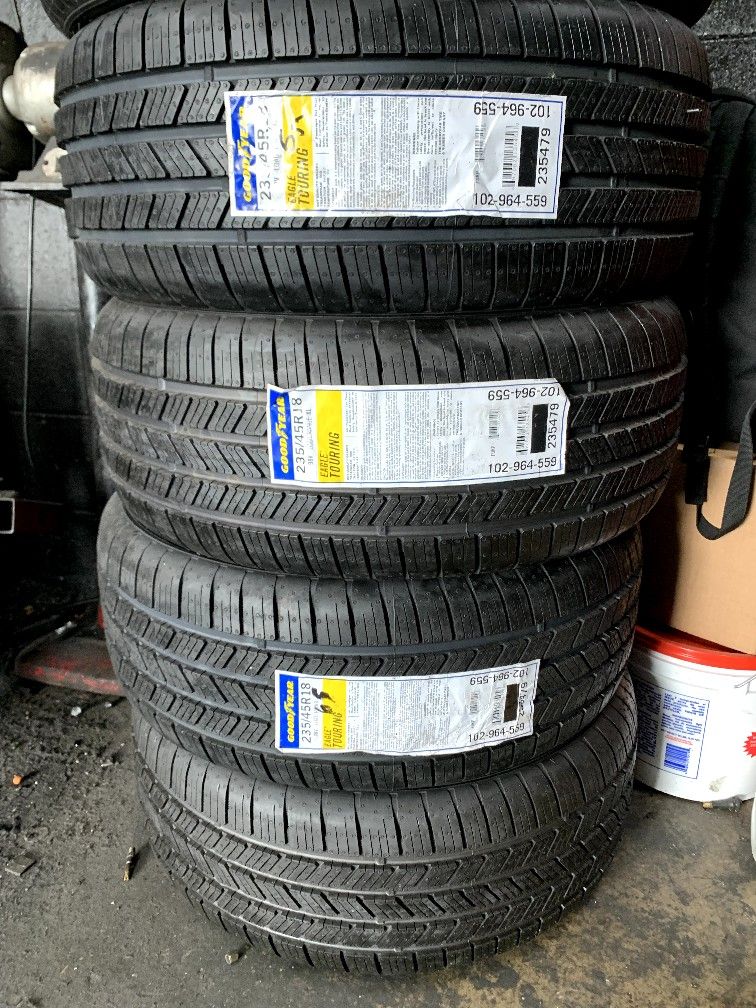 Set 235/45/18 GOODYEAR EAGLE Touring Mounted And Balanced set of