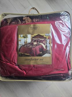 Brand New Queen Conforter Set