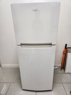 Whirlpool 10.7 Cu. Ft. Refrigerator – Works Great
