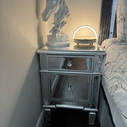 Single Mirrored Nightstand with Crystal Knobs – 2 Drawers