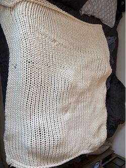 Throw blanket