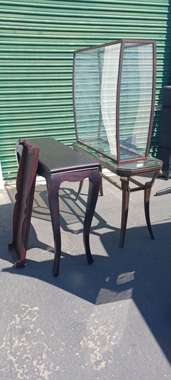 SELLING JUST 2 TABLES WITHOUT PLASTIC.