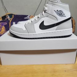 Air Jordan 1 (9.5)