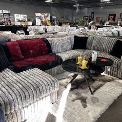 Customizable Sectional! $2199 🤍🖤📦