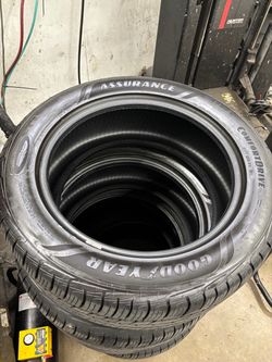 275/50R20 Goodyear Assurance ComfortDrive Tire