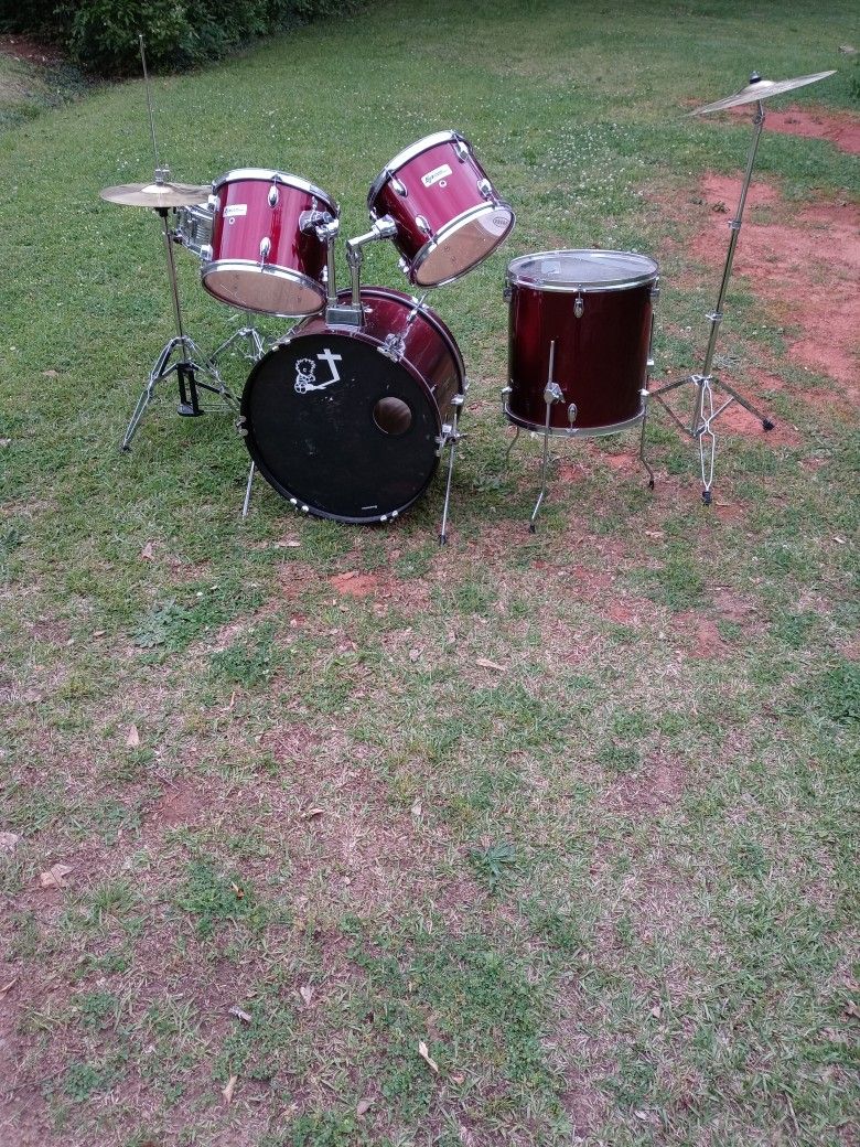 Evans 5 Piece Drum Set