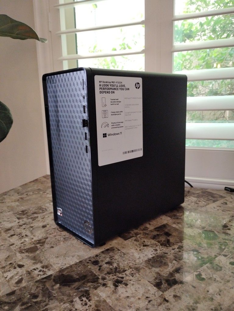 Gently Used HP Desktop M01-F3224