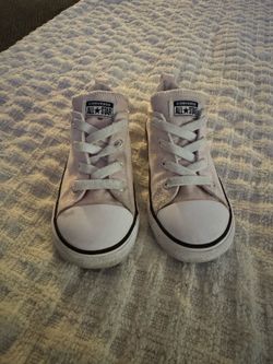 Read Description🤝Girls Toddlers Converse slip ons