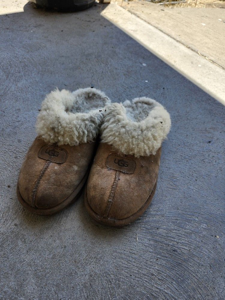 Ugg Slippers Size 8