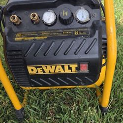 Dewalt Compresor 2.5 Gal 200 Psi