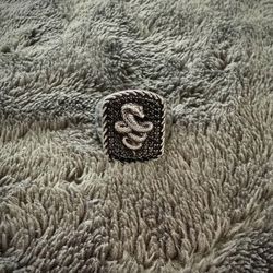 Black spiniel snake ring