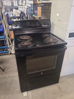 Black Electric Stove.  ( Delivery Possible)