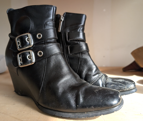 ICON Hella Women’s Leather Motorcycle Riding Boots size 8 – Black Wedge