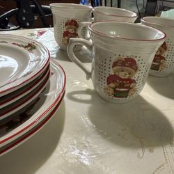 Theodore Bear's Christmas dinnerware 