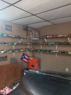 1/18 scale cars .. read description