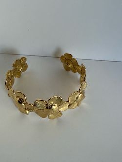 Flower cuff