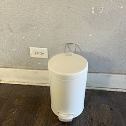 simplehuman 4.5L Round Bathroom Step Trash Can