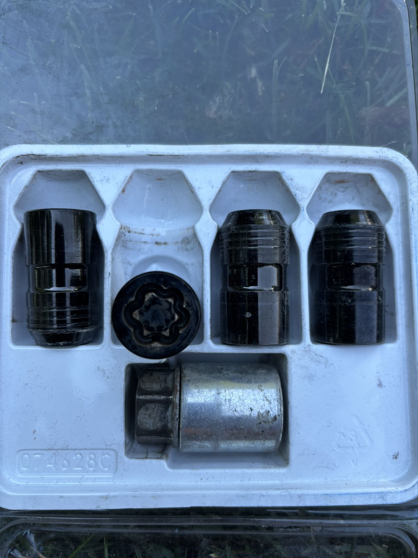 GM Black Locking Log Nuts