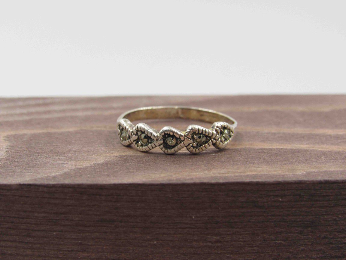 Size 8 Sterling Silver Heart Marcasite Gem Band Ring Vintage Statement Engagement Wedding Promise Anniversary Bridal Cocktail Friendship