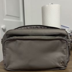 3L Lululemon Cross Bag
